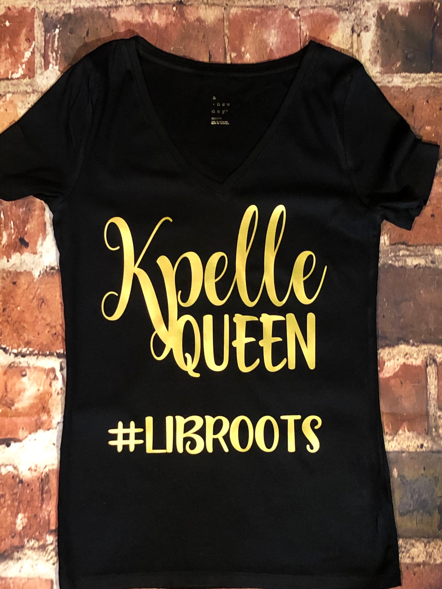 Kpelle Queen (LIB Roots) - black and Gold V-neck